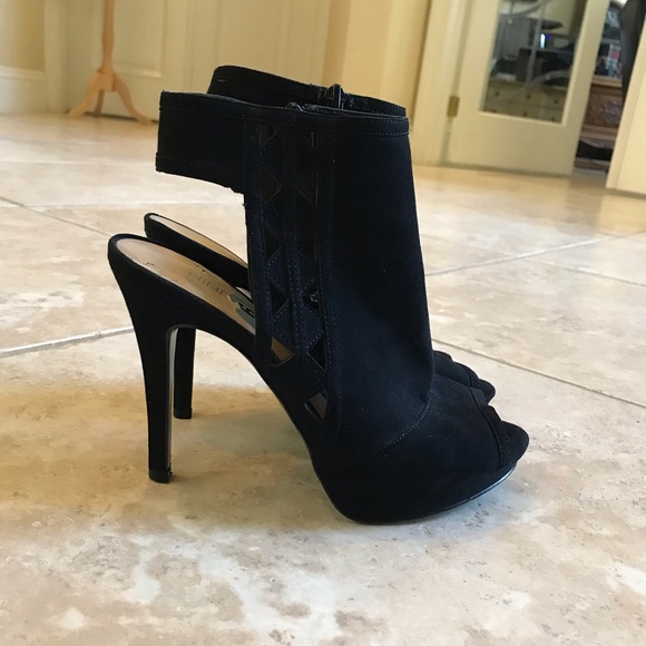 Nine West faux suede cutout black booties - Picture 2 of 8